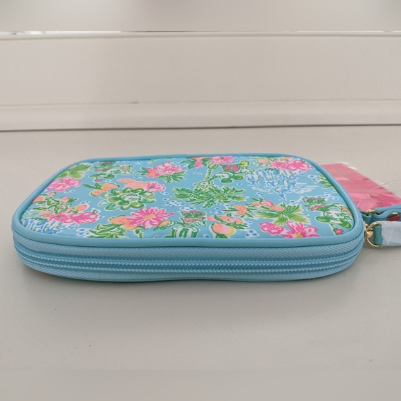 NWT! Lilly Pulitzer x Disney Parks Gillie Wristlet Lilly Loves Disney Sm… - Picture 4 of 14